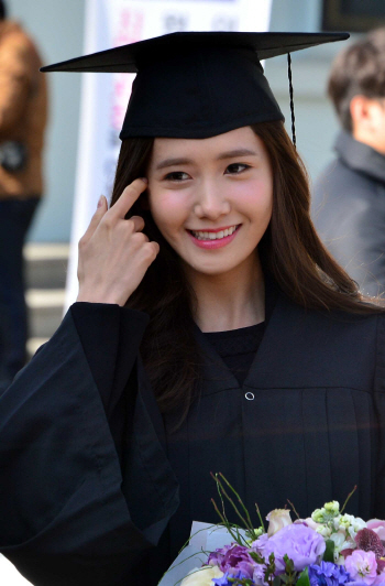 윤아, 연인 이승기와 대학 동문-공로상 영예 ‘커플 평행이론’