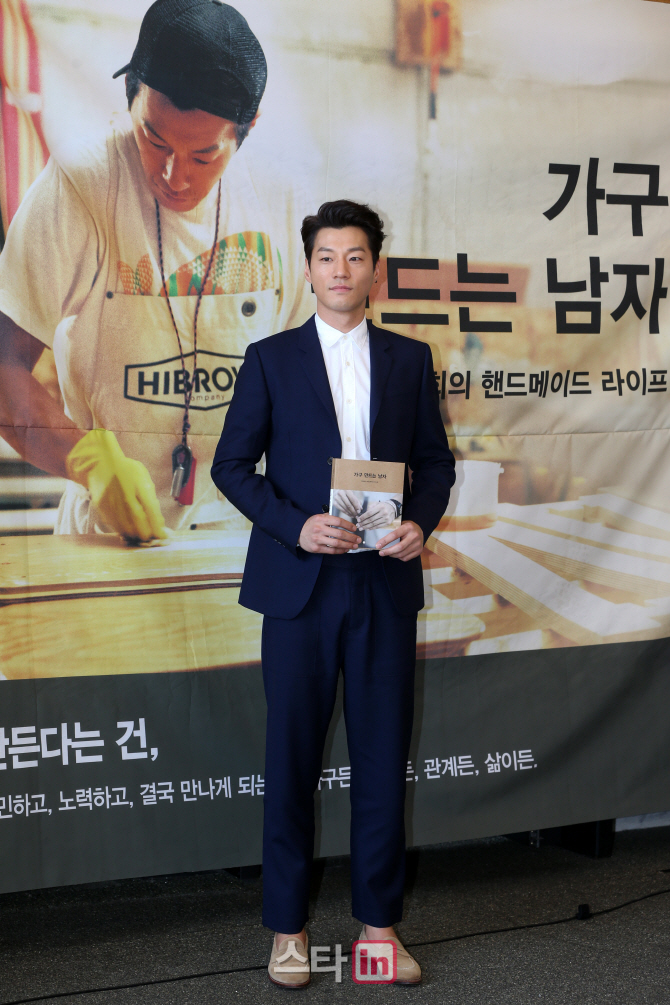 [포토]이천희, ''배우에서 작가로 변신'