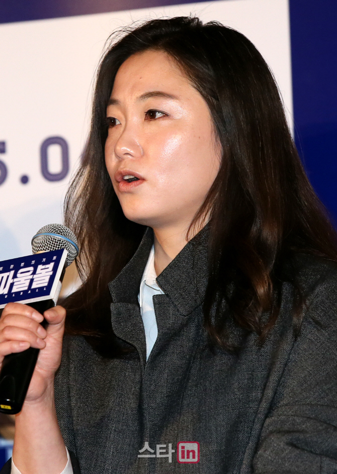 [포토]인사말하는 김보경 감독