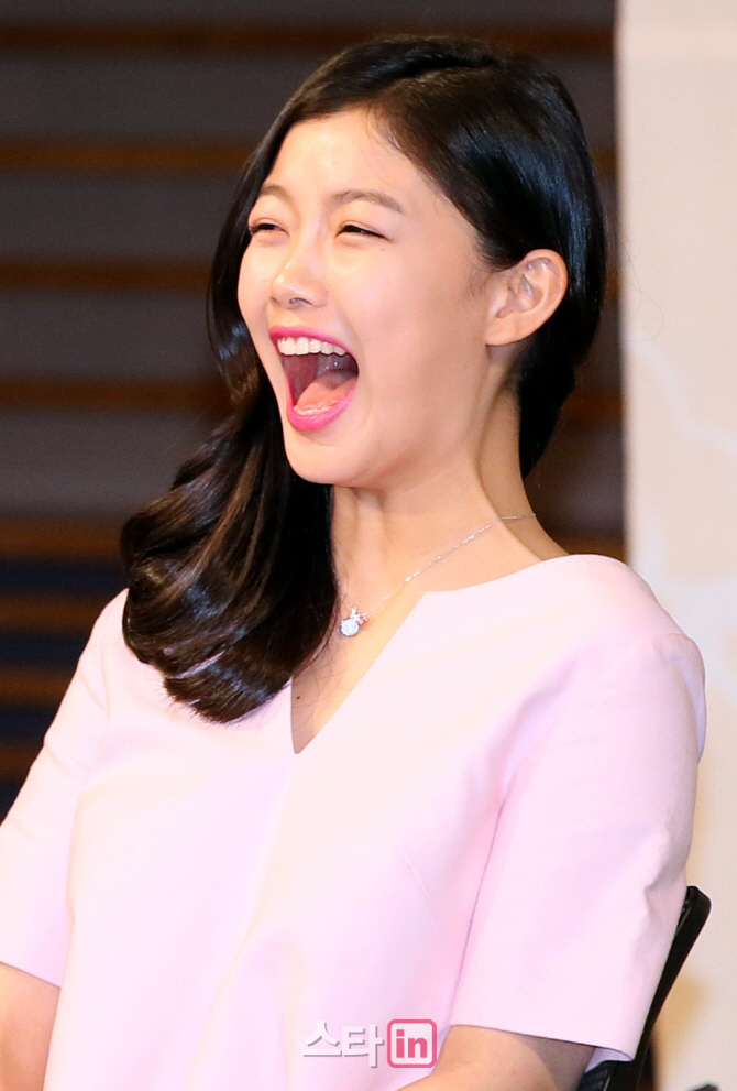 [포토]김유정 '빵 터진 웃음'