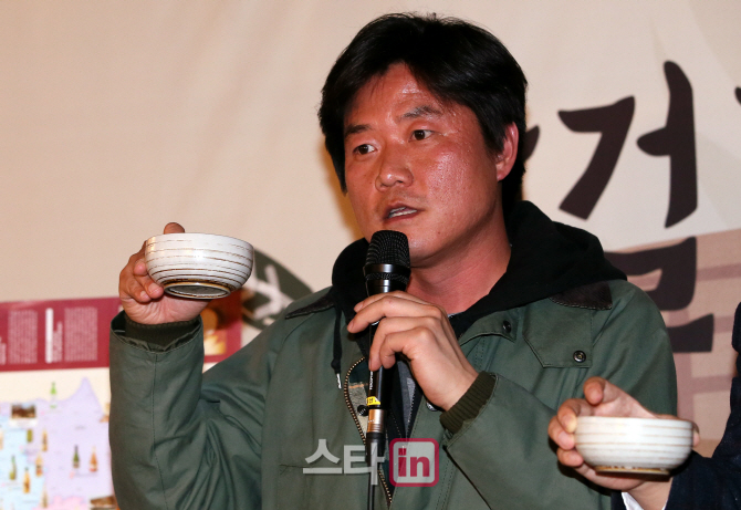 [포토]나영석 PD '막걸리에 붉어진 얼굴'