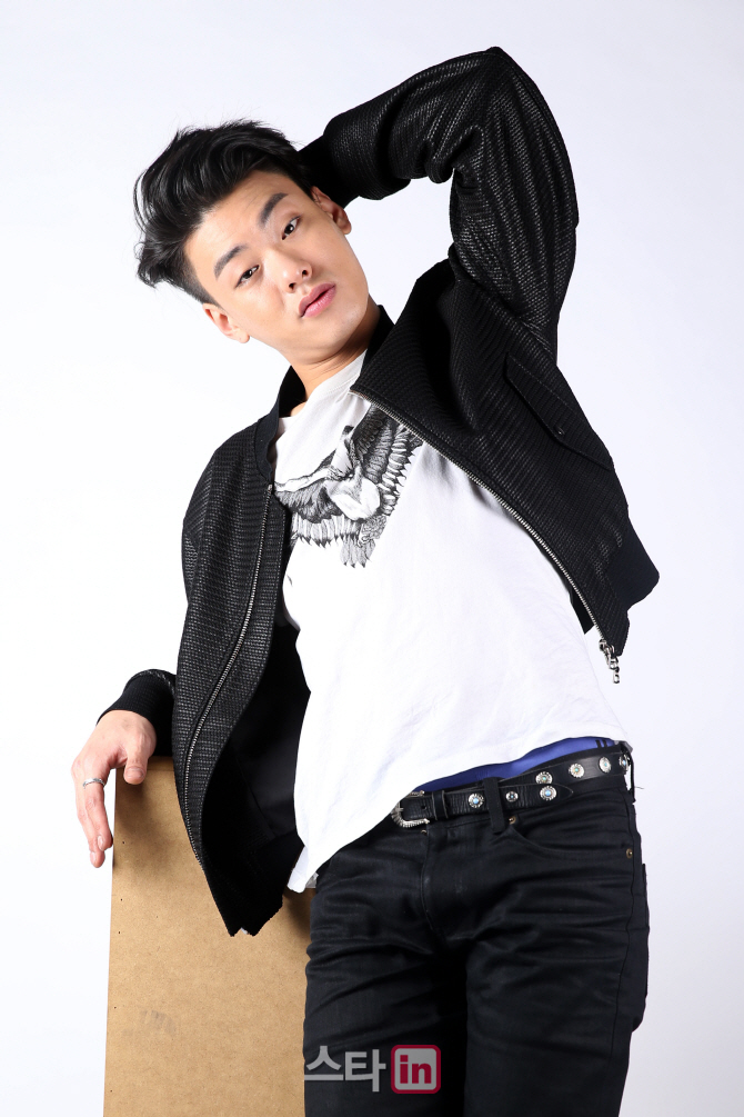 [포토]끼 넘치는 아이돌 래퍼 아이언