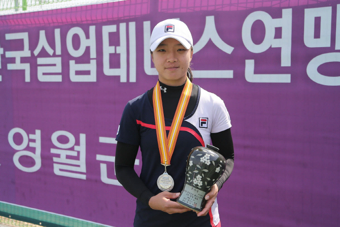 [포토] 여자단식 준우승 차지한 한성희