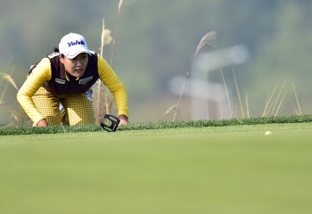 "다음은 내 차례"..LPGA 투어 6승 트로피 주인공은?