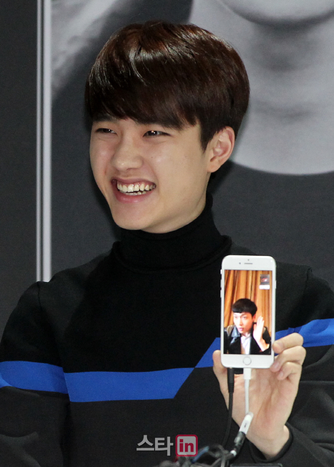 [포토]엑소(EXO) 디오, '레이가 중국에 가 있어요!'