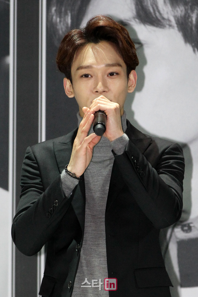 [포토]인사말하는 엑소(EXO) 첸