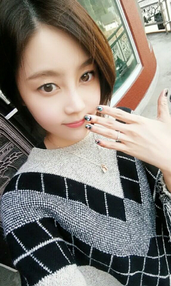 성민 입대, 아내 김사은 "고무신 전용" 밀리터리 네일.. 동반 배웅