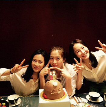 송윤아, 손예진·엄지원과 데뷔 20주년 기념 파티 "다들 다이어트 기간이라.."
