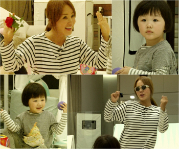 춤 추며 애교 폭발…'슈퍼맨'서 '조카바보' 된 엄정화