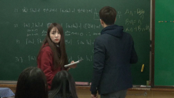 '학교' 하니, 남주혁 공격에 위기..필살기로 선생님 녹였다
