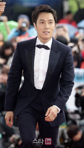 김동완, 세월호 1주기 추모 "돈으로 보상하는 게 정답일까"