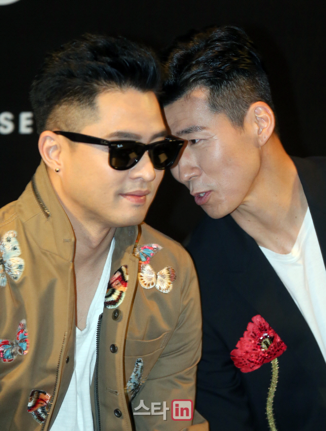 [포토]지누션, "YG 글로벌 신인그룹 지누션 입니다"