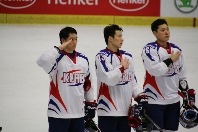 한국 아이스하키, 리투아니아에 완승...세계선수권 우승 희망
