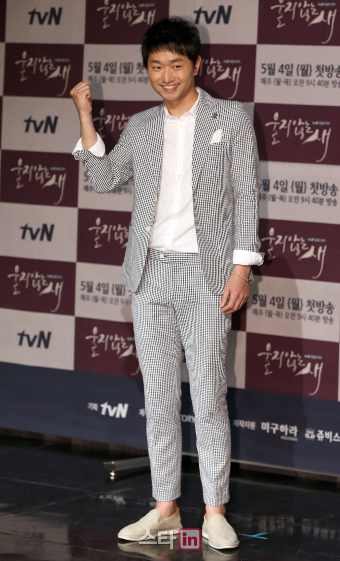 [포토]김유석,  tvN 일일드라마 '울지않는 새' 파이팅!