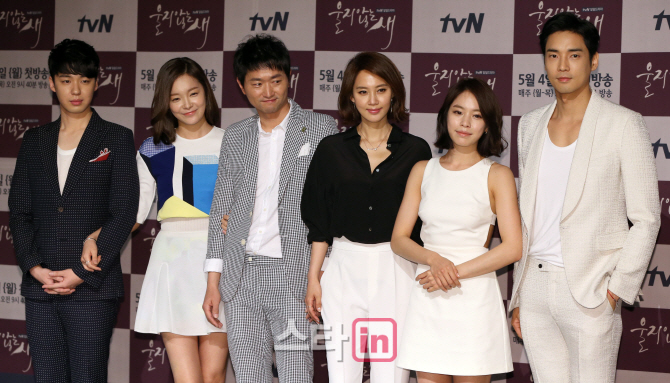[포토]한자리에 모인 tvN 일일드라마 '울지않는 새' 주역들