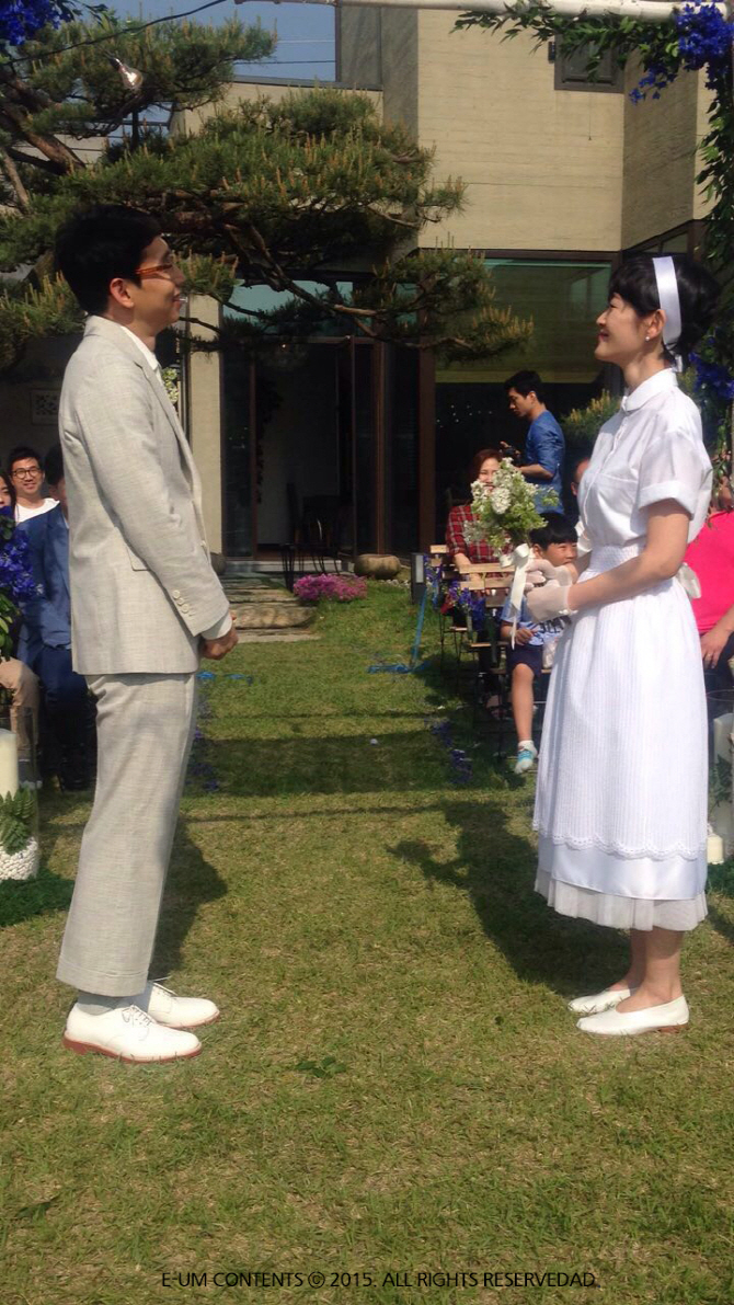 [포토]'결혼' 봉태규·하시시박 커플, 햇살 받으며 '사랑의 미소'
