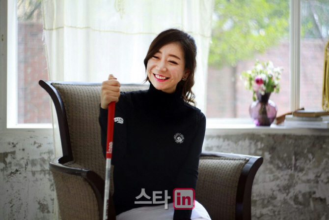[포토]방송인 김성희 'MFS골프웨어 모델이에요'