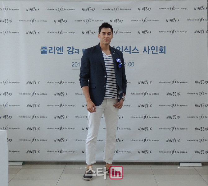 [포토]줄리엔강 사인회-9