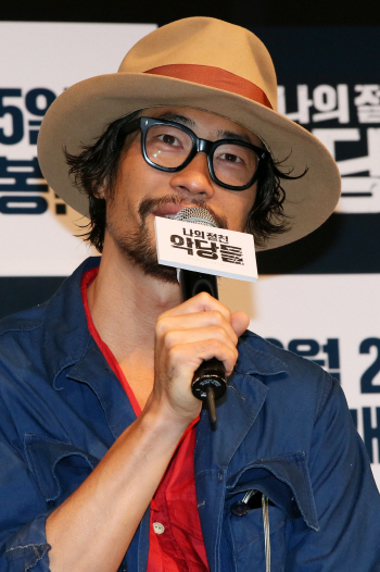 2년만에 스크린 컴백 류승범 "고준희와 러브신, 긴장됐다"