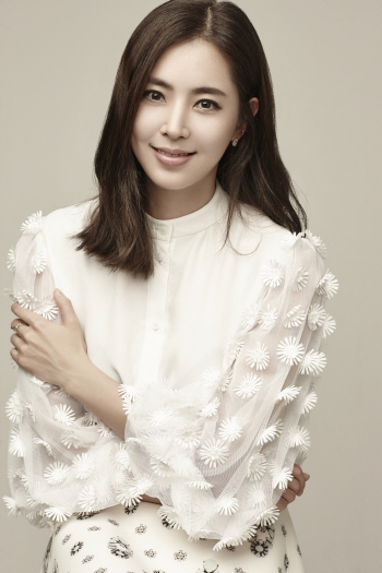 한채아, 現소속사와 재계약 의리.."창립 1호 배우, 큰 의미"