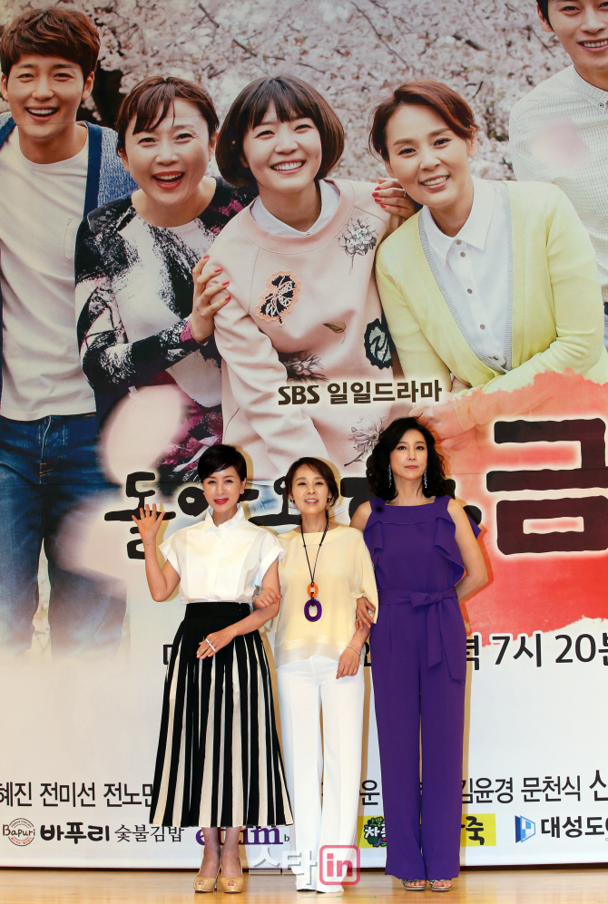 [포토]돌아온 황금복의 미녀군단