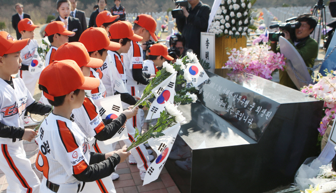 한화, 현충일 특별 시구, 시타 실시