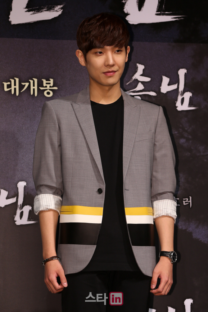 [포토]이준, '가만히 있어도 화보'