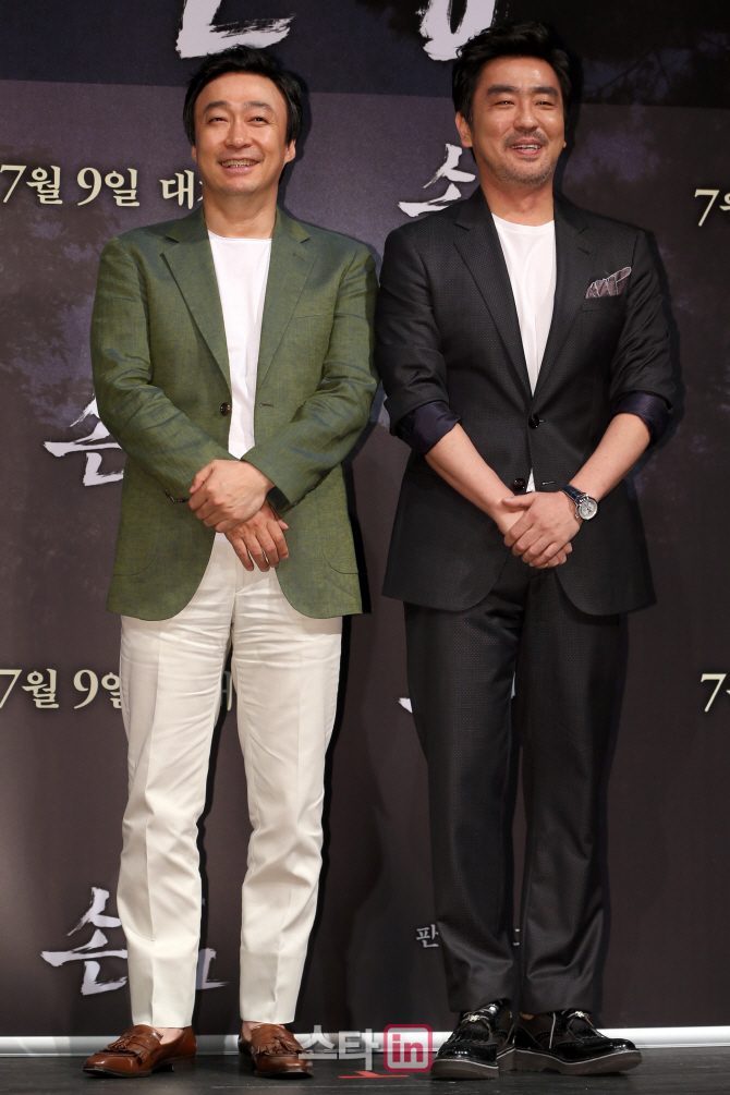 [포토]이성민-류승룡, '충무로 대표 연기파 배우'