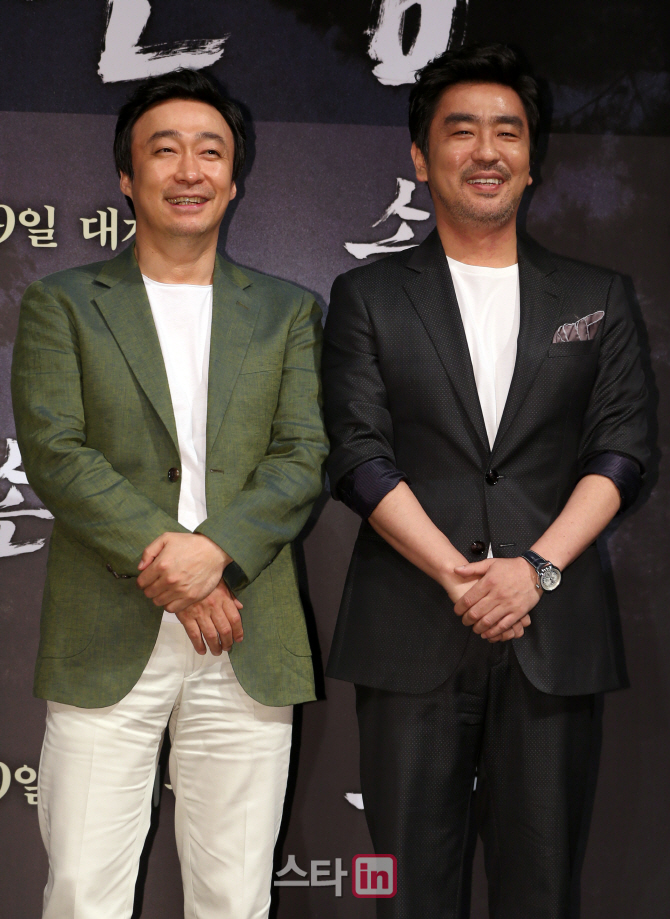 [포토]이성민-류승룡, '충무로 대표 명품 배우'