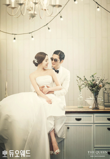 god 박준형, 웨딩화보 '승무원 예비신부.. 눈부신 미모'