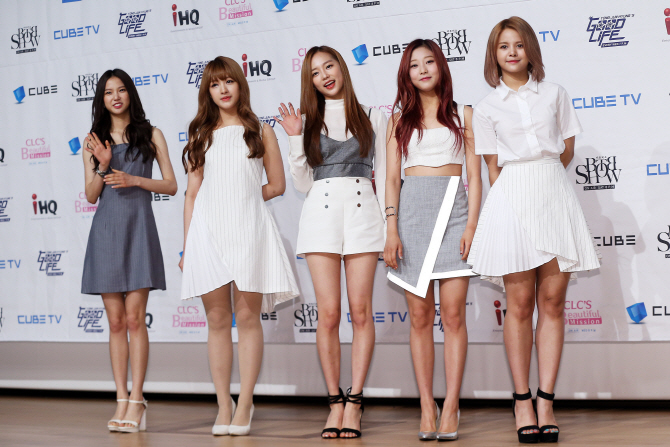 CLC '포즈 취하는 상큼한 소녀들'