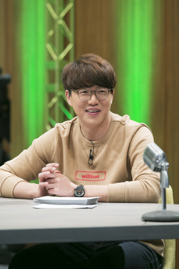 성시경 “아이유가 ‘마녀사냥’ 출연하고 싶어한다”