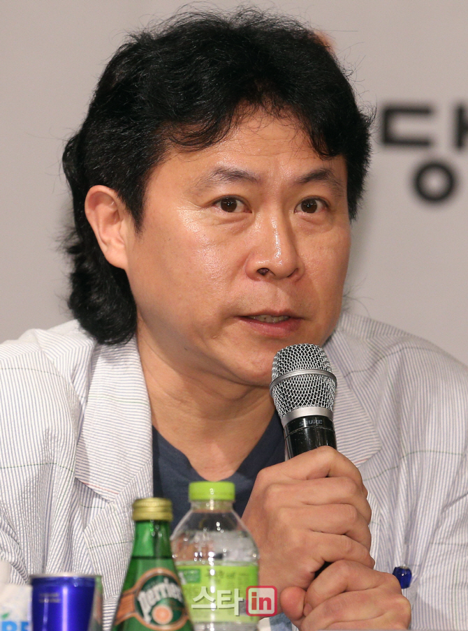 [포토]프로그램 소개하는 전진수 프로그래머