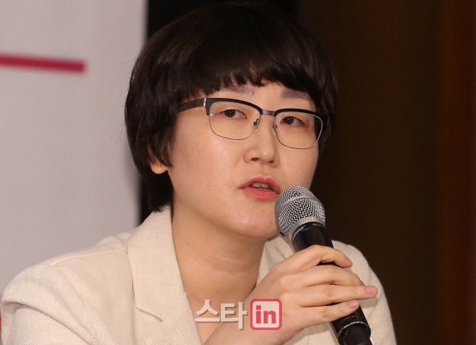 [포토]음악프로그램 소개하는 설승아 사무국장