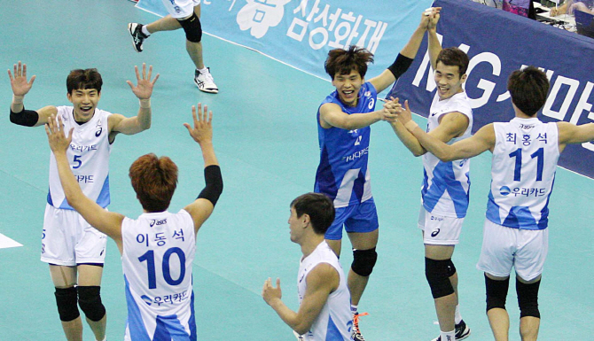 해체 위기 이겨낸 우리카드, 창단 첫 우승...'21점' 최홍석 MVP