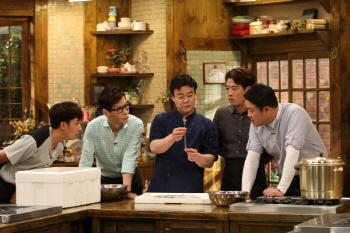 "백요일이 왔어요"..'집밥 백선생' 백종원, 오늘은 오징어 잡는 날