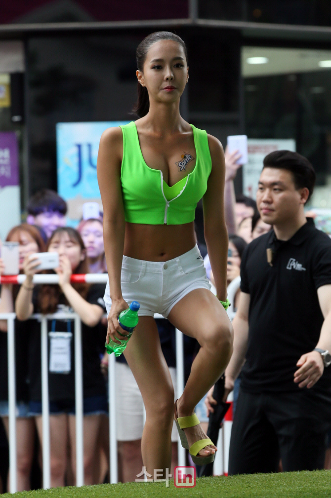 [포토]이연 '남심 흔드는 각선미'