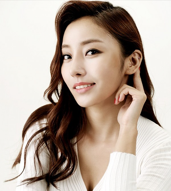 KIA, 26일 배우 이현지 승리기원 시구
