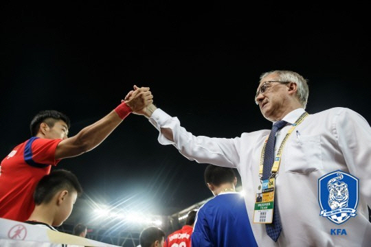 중국 콧대 꺾은 남녀 축구, 이제는 '숙적' 일본 정벌이다