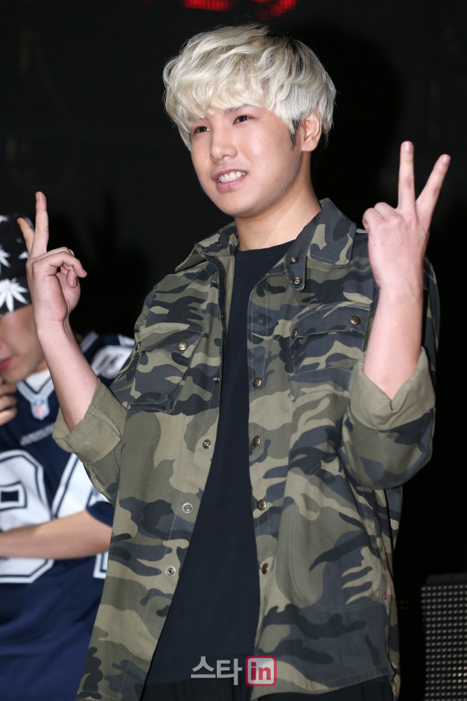 [포토]제이스타, '힙합가수의 깜찍한 브이'