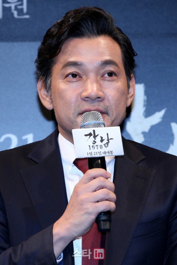 정진영 FNC 품으로, 전속계약 체결