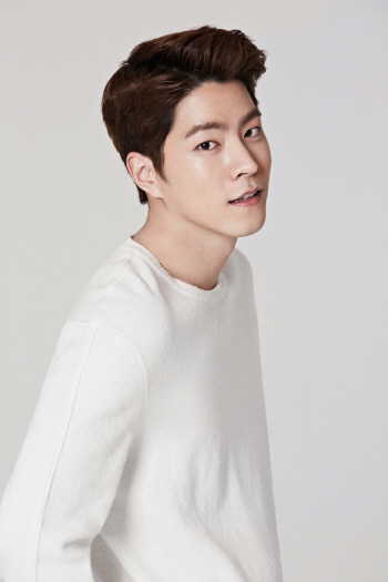 홍종현, "시청자로 응원하겠다" '인기가요' 굿바이
