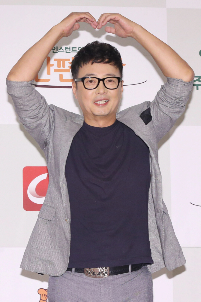 윤다훈 '간편밥상 많이 사랑해주세요'