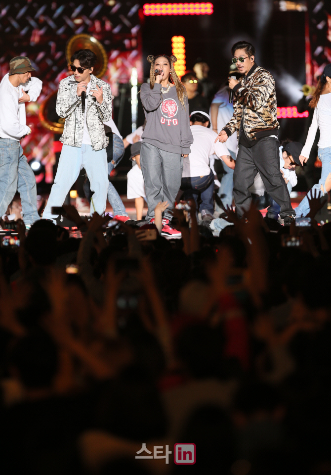 [포토]MFBTY 'NG 없는 완벽한 라이브 무대'