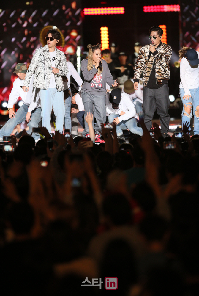 [포토]MFBTY 'NG 없는 완벽한 라이브 무대'