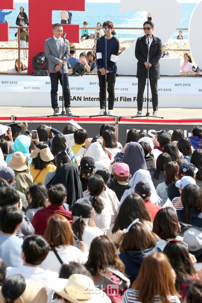 [BIFF포토]임원희-이선균-허종호 감독, 팬들과 만남 갖는 '성난 변호사' 주역들