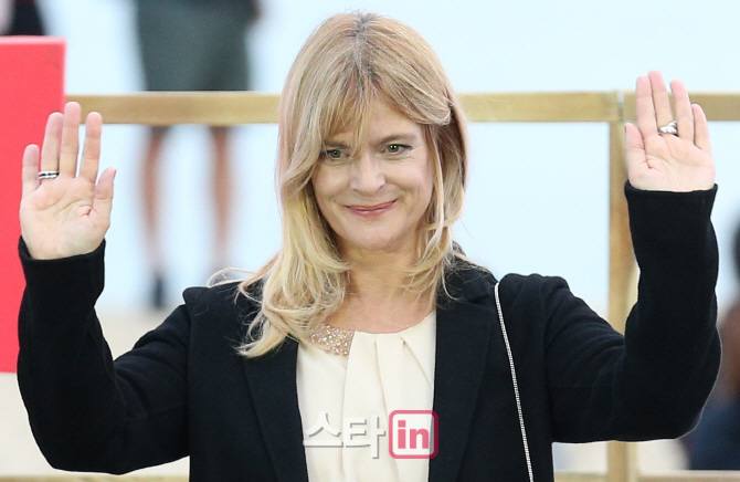 [BIFF포토]팬들에게 화답하는 나스타샤 킨스키