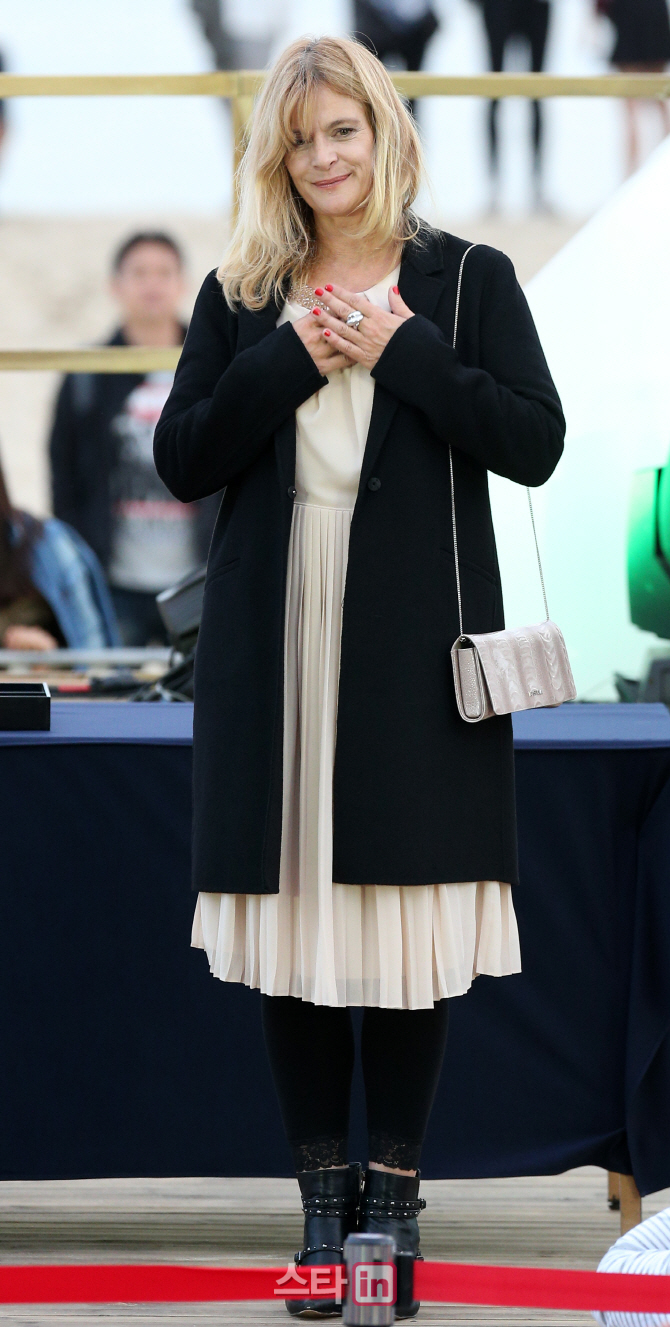 [BIFF포토]나스타샤 킨스키 '마음을 다한 감사 인사'