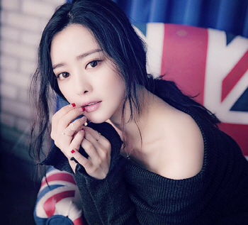 홍수아, 청순미 넘치는 화보 공개