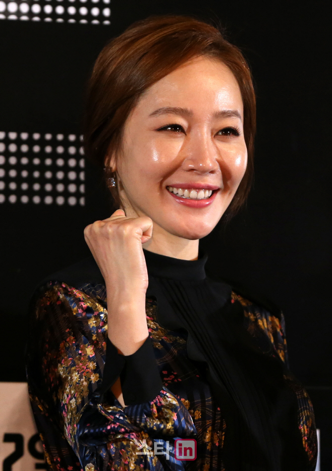 [포토]엄지원, '섹시한 파이팅'